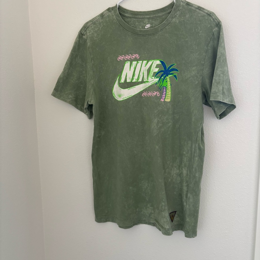 Nike Green Tye Dye Tee with Tropical Graphic Mens Small